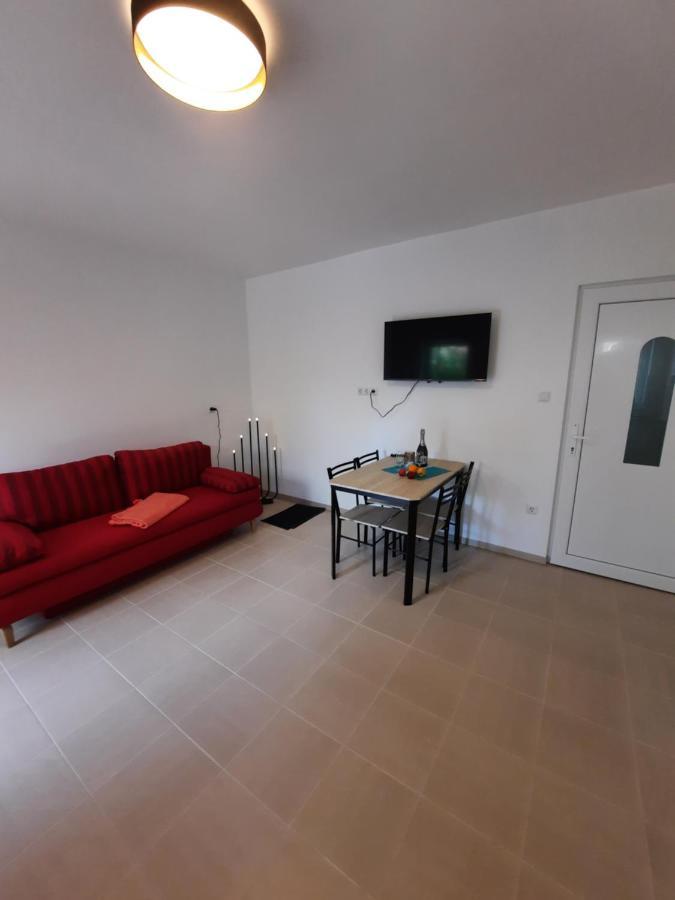 Appartements Lena. Premantura Esterno foto
