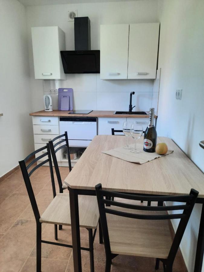 Appartements Lena. Premantura Esterno foto