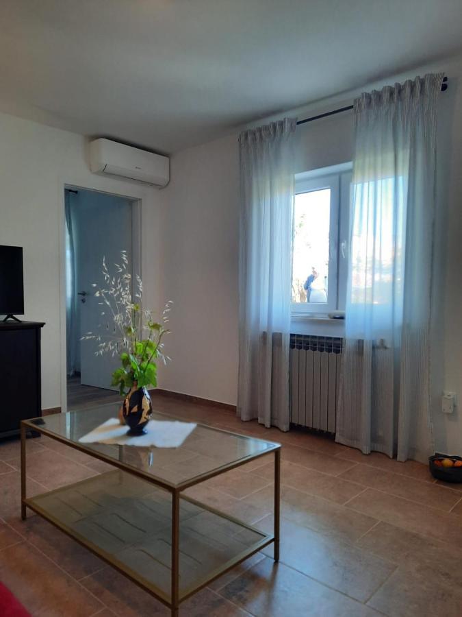 Appartements Lena. Premantura Esterno foto