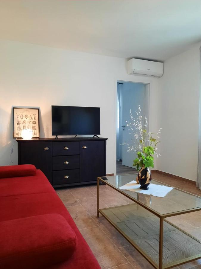 Appartements Lena. Premantura Esterno foto