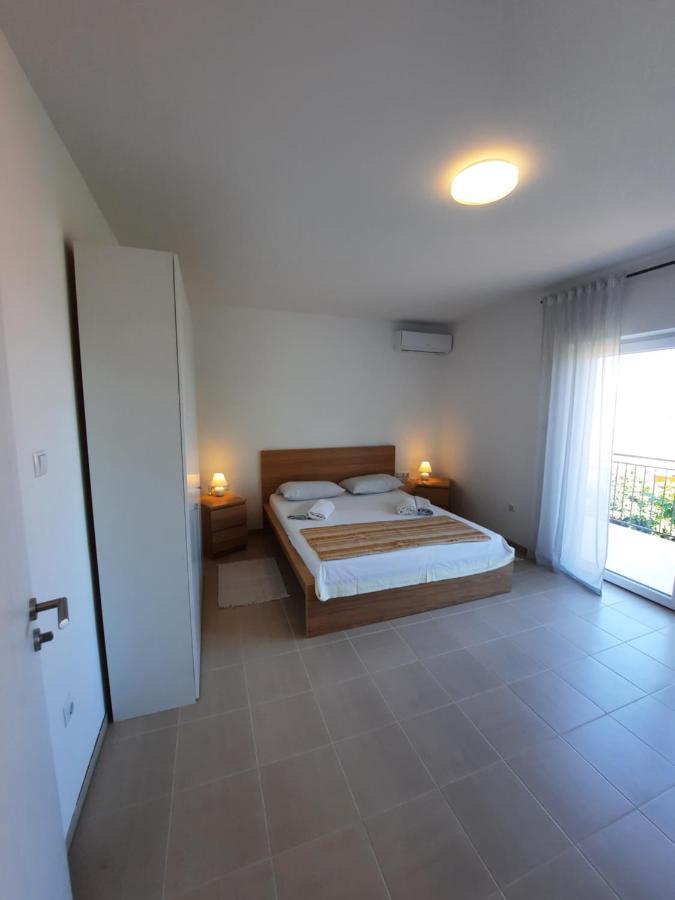 Appartements Lena. Premantura Esterno foto