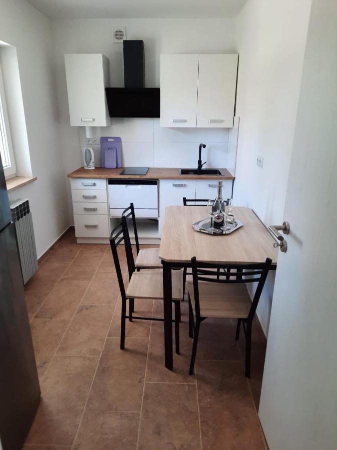 Appartements Lena. Premantura Esterno foto